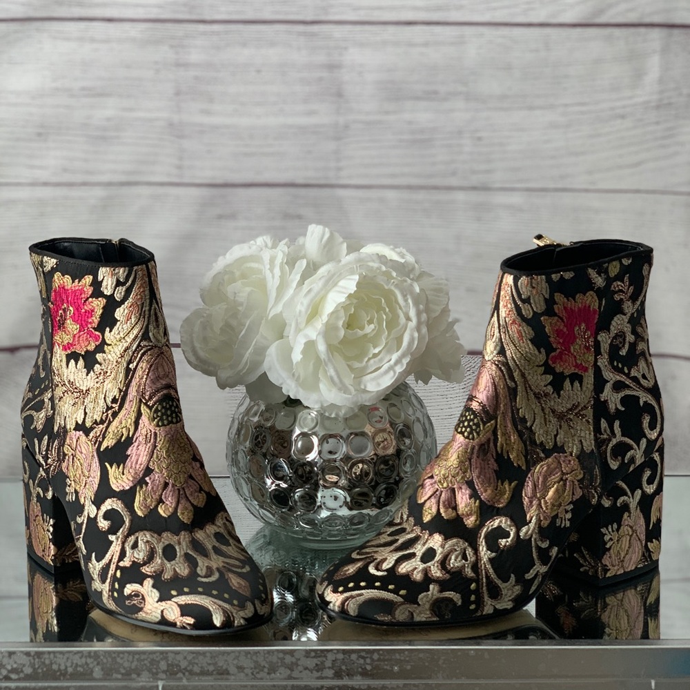 SOLD-Sam Edelman Taye Black Floral Tapestry Chunky Heel Ankle Boot Bootie Sz 9